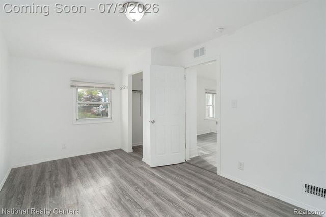 8104 Jackson Avenue, Warren, MI 48089