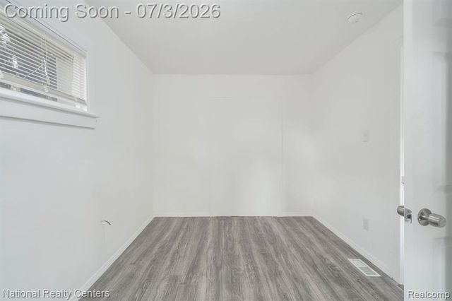 8104 Jackson Avenue, Warren, MI 48089