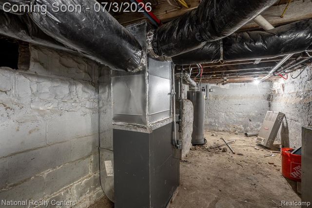 8104 Jackson Avenue, Warren, MI 48089