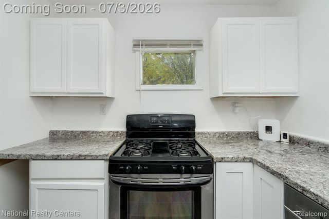 8104 Jackson Avenue, Warren, MI 48089