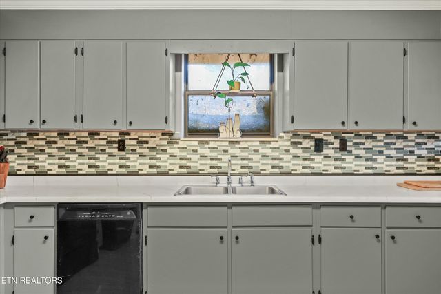 2436 Allegheny Loop Rd, Maryville, TN 37803