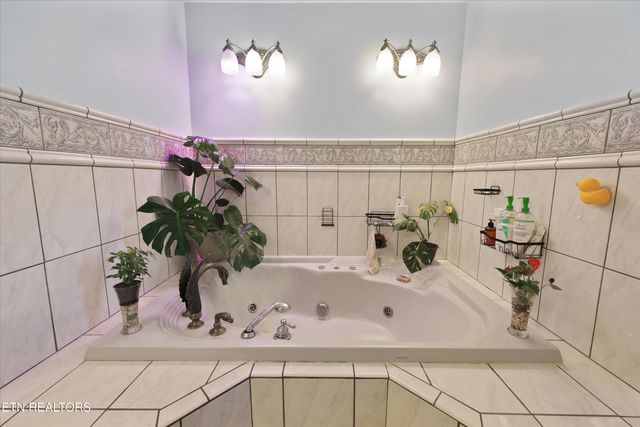 2436 Allegheny Loop Rd, Maryville, TN 37803