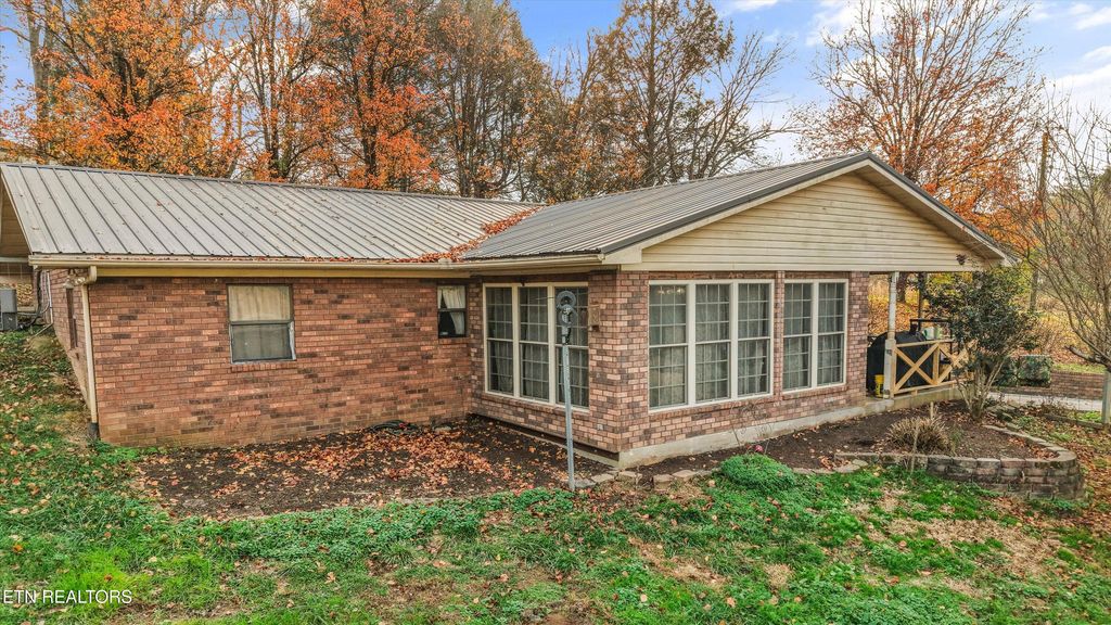 2436 Allegheny Loop Rd, Maryville, TN 37803