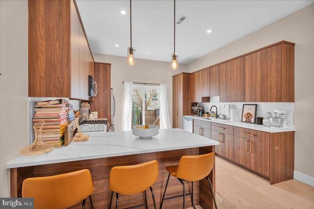 2404 FEDERAL ST, Philadelphia, PA 19146