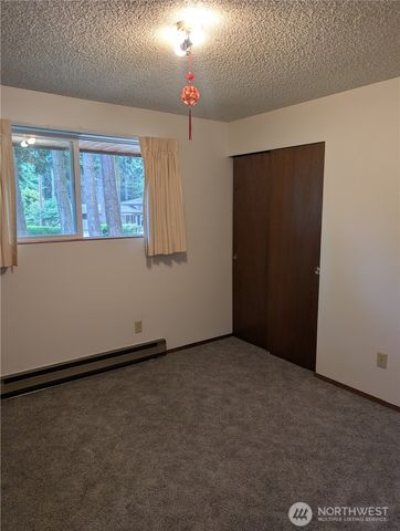 1911 Peacock Lane, Oak Harbor, WA 98277