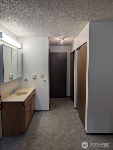 1911 Peacock Lane, Oak Harbor, WA 98277