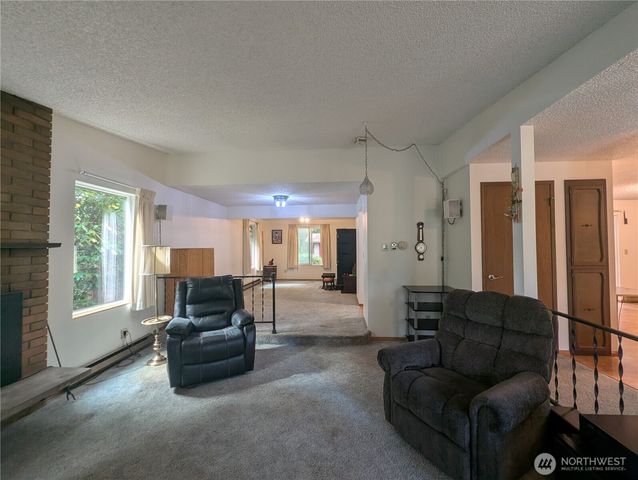 1911 Peacock Lane, Oak Harbor, WA 98277