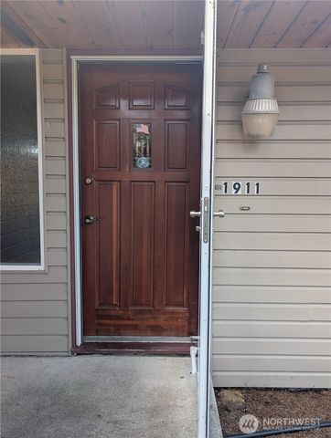 1911 Peacock Lane, Oak Harbor, WA 98277