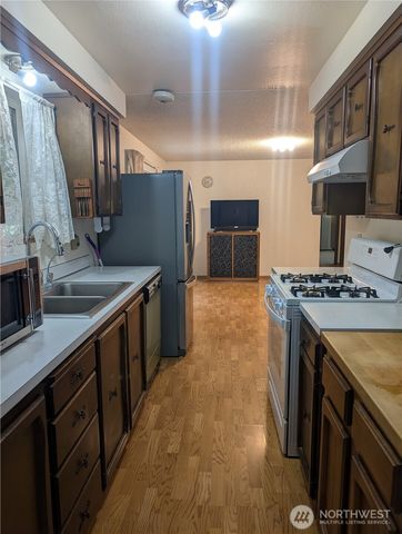 1911 Peacock Lane, Oak Harbor, WA 98277