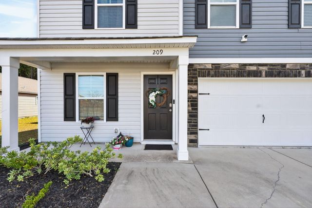 209 Carriagebrook Circle, Camden, SC 29020