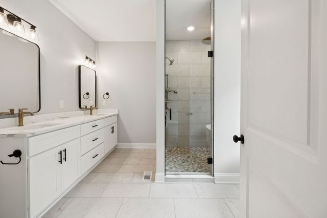 123 Casey Street, Brush Creek, TN 38547