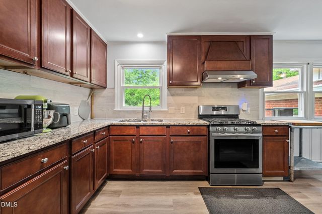 614 Ridgeway Drive, Burlington, NC 27217