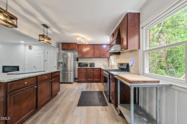614 Ridgeway Drive, Burlington, NC 27217