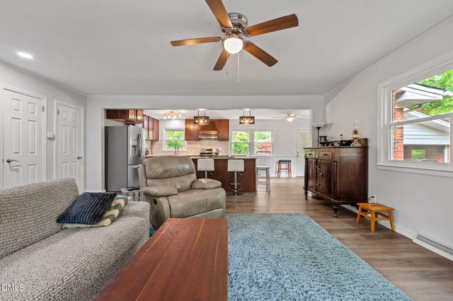 614 Ridgeway Drive, Burlington, NC 27217