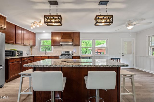 614 Ridgeway Drive, Burlington, NC 27217