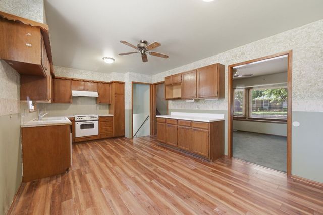 800 E Sunrise, Derby, KS 67037