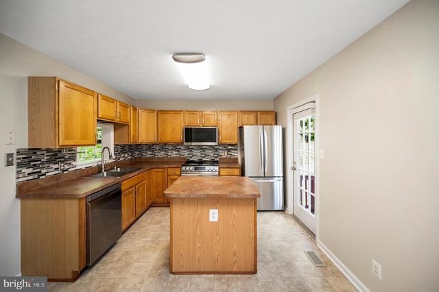 610 KENSINGTON DR, Fredericksburg, VA 22405
