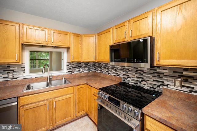 610 KENSINGTON DR, Fredericksburg, VA 22405