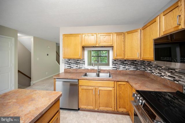610 KENSINGTON DR, Fredericksburg, VA 22405