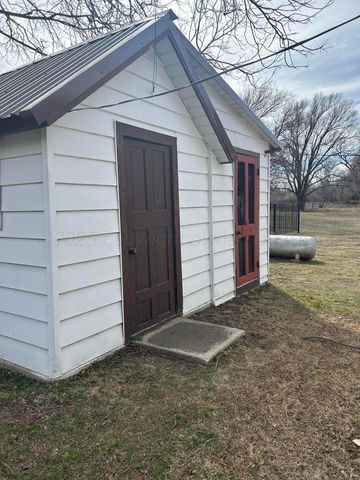 102 Willow Street, Lipscomb, TX 79056