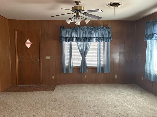 102 Willow Street, Lipscomb, TX 79056