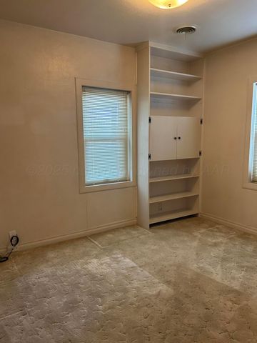 102 Willow Street, Lipscomb, TX 79056