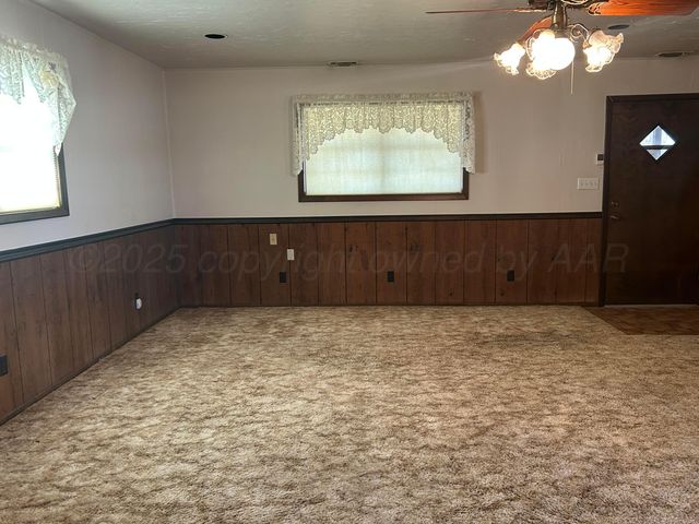 102 Willow Street, Lipscomb, TX 79056