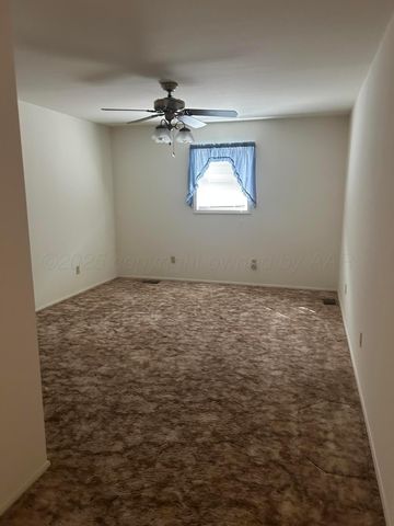 102 Willow Street, Lipscomb, TX 79056