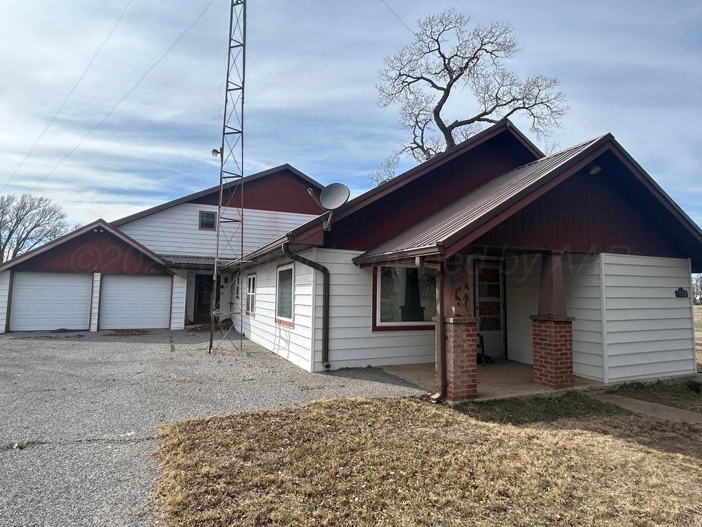 102 Willow Street, Lipscomb, TX 79056