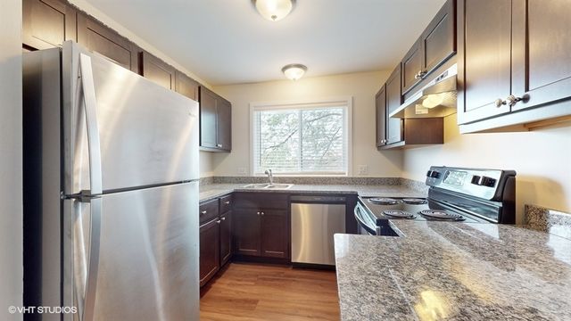 29W542 Country Ridge Drive E, Warrenville, IL 60555
