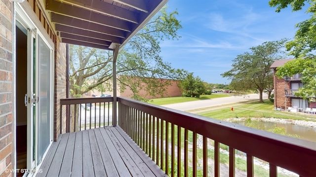 29W542 Country Ridge Drive E, Warrenville, IL 60555