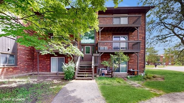29W542 Country Ridge Drive E, Warrenville, IL 60555