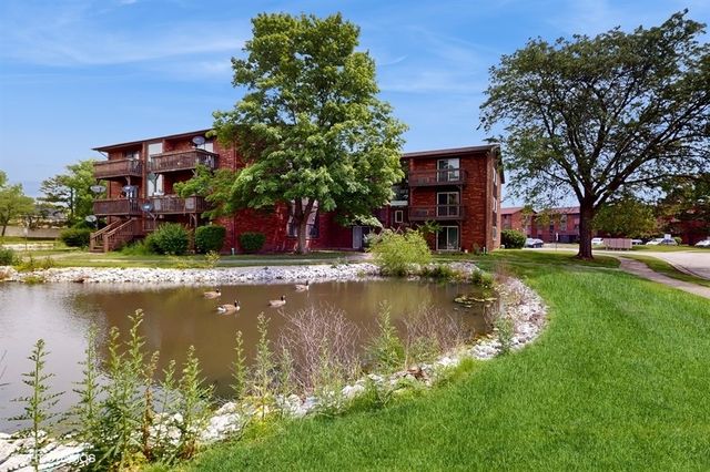 29W542 Country Ridge Drive E, Warrenville, IL 60555