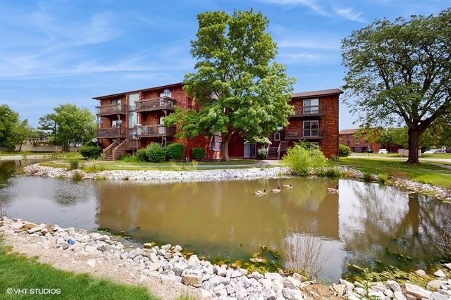 29W542 Country Ridge Drive E, Warrenville, IL 60555