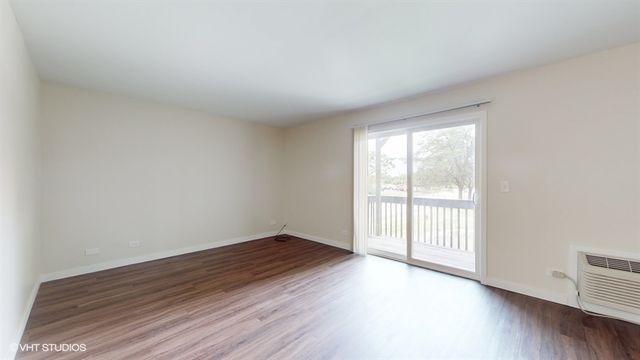 29W542 Country Ridge Drive E, Warrenville, IL 60555