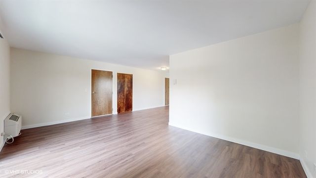 29W542 Country Ridge Drive E, Warrenville, IL 60555