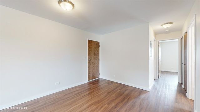 29W542 Country Ridge Drive E, Warrenville, IL 60555