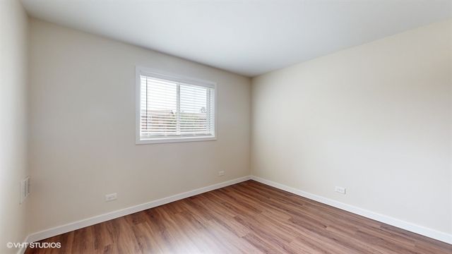 29W542 Country Ridge Drive E, Warrenville, IL 60555