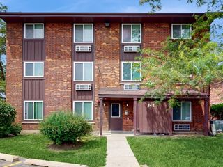 29W542 Country Ridge Drive E, Warrenville, IL 60555