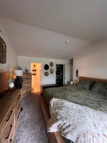 28263 S Pointe Lane 284, New Baltimore, MI 48051