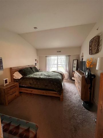 28263 S Pointe Lane 284, New Baltimore, MI 48051