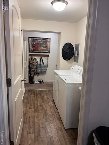 28263 S Pointe Lane 284, New Baltimore, MI 48051