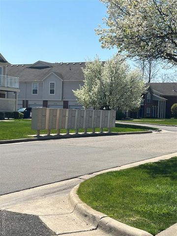 28263 S Pointe Lane 284, New Baltimore, MI 48051