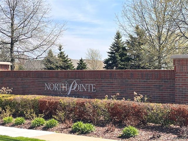 28263 S Pointe Lane 284, New Baltimore, MI 48051