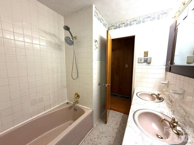 142 Avondale Road, Asheville, NC 28803