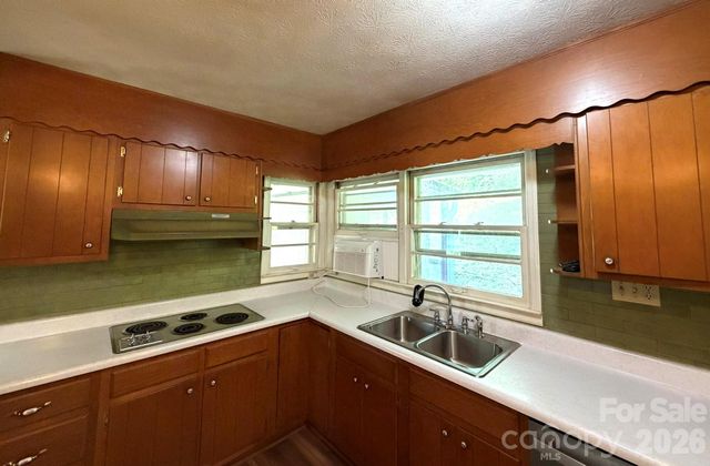 142 Avondale Road, Asheville, NC 28803