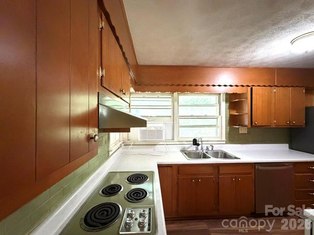 142 Avondale Road, Asheville, NC 28803
