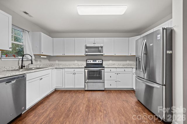 865 Winterside Lane, Winston Salem, NC 27107