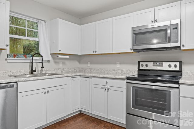 865 Winterside Lane, Winston Salem, NC 27107