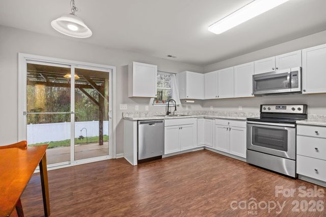 865 Winterside Lane, Winston Salem, NC 27107